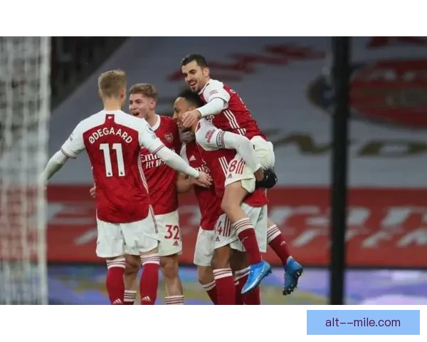 富勒姆成功引进阿森纳中场史密斯罗 强化中场实力提升球队竞争力